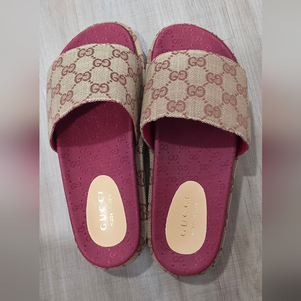 Designer Inspired Women's Beige Monogram Slide Sandals with Deep Pink Footbed - Picture 5 of 5